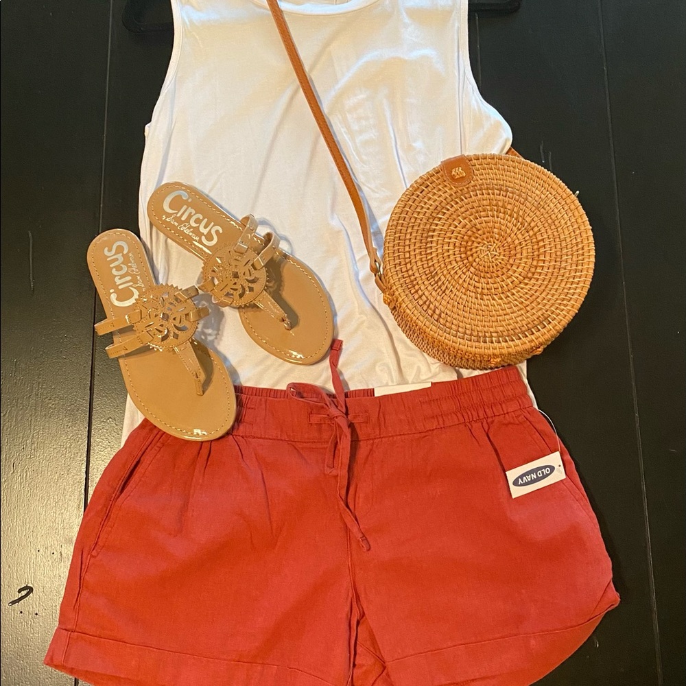 New with tags Old Navy Linen Shorts Size Small